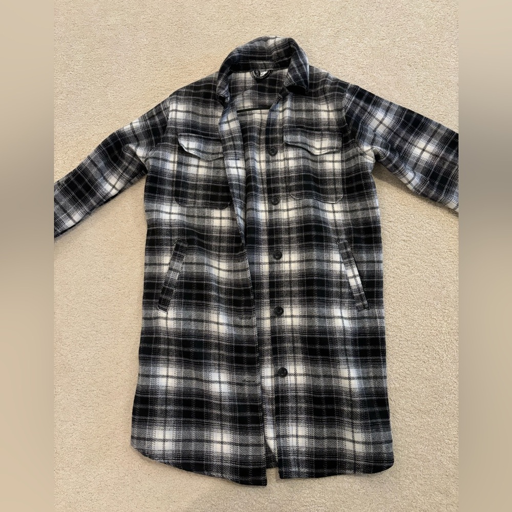 37 inch long women’s flannel jacket ( black and white) H&M size small